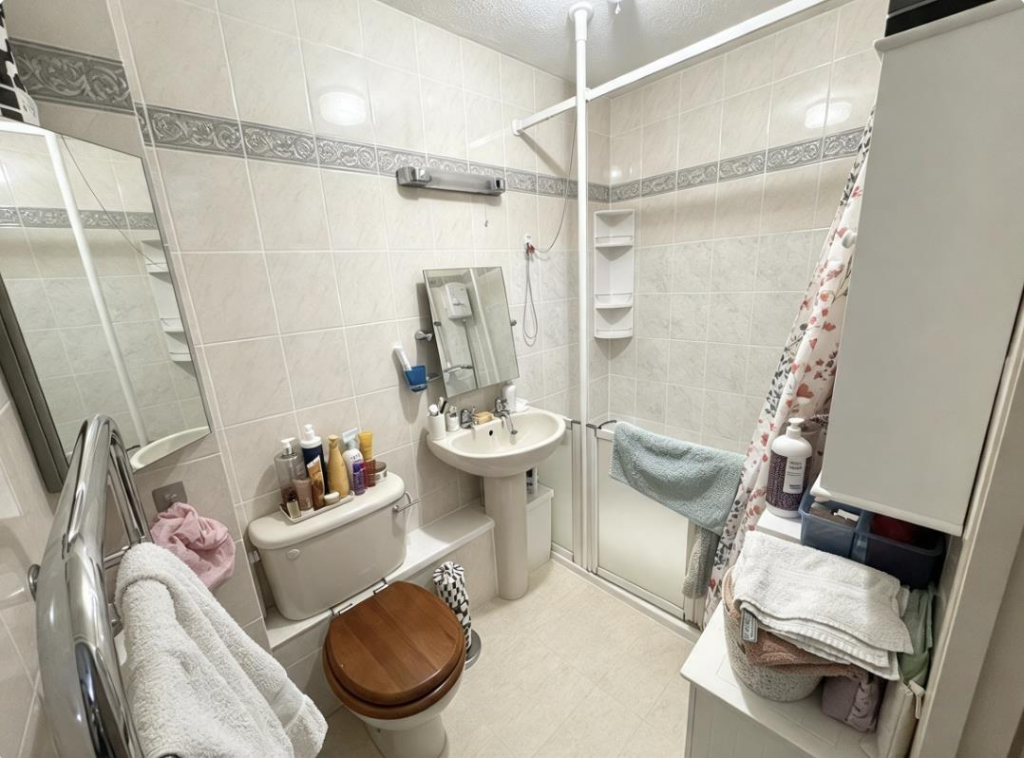 Apartment in Luton - More