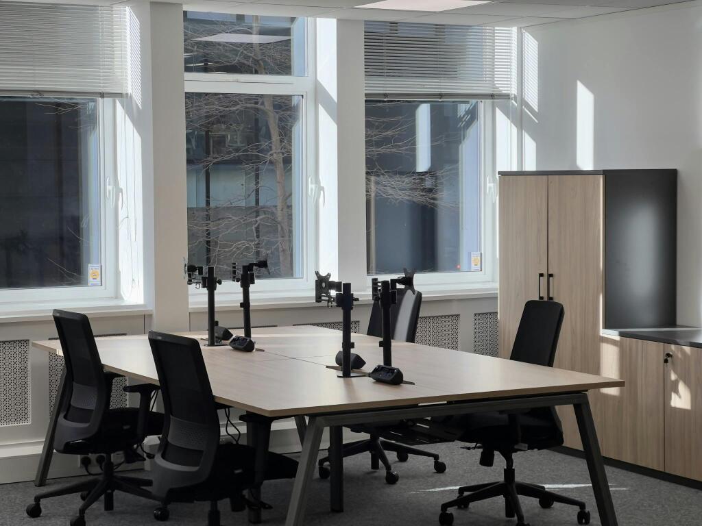 Dukes Place - 1st floor office seating