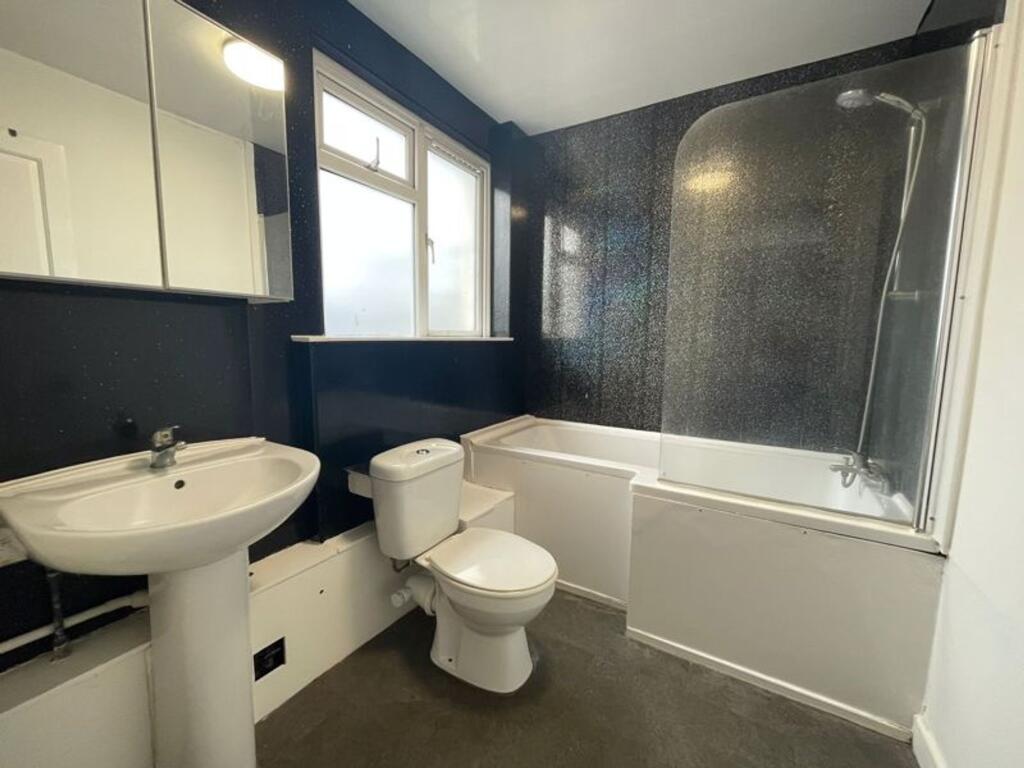 Apartment in Brighton, Round Hill - More