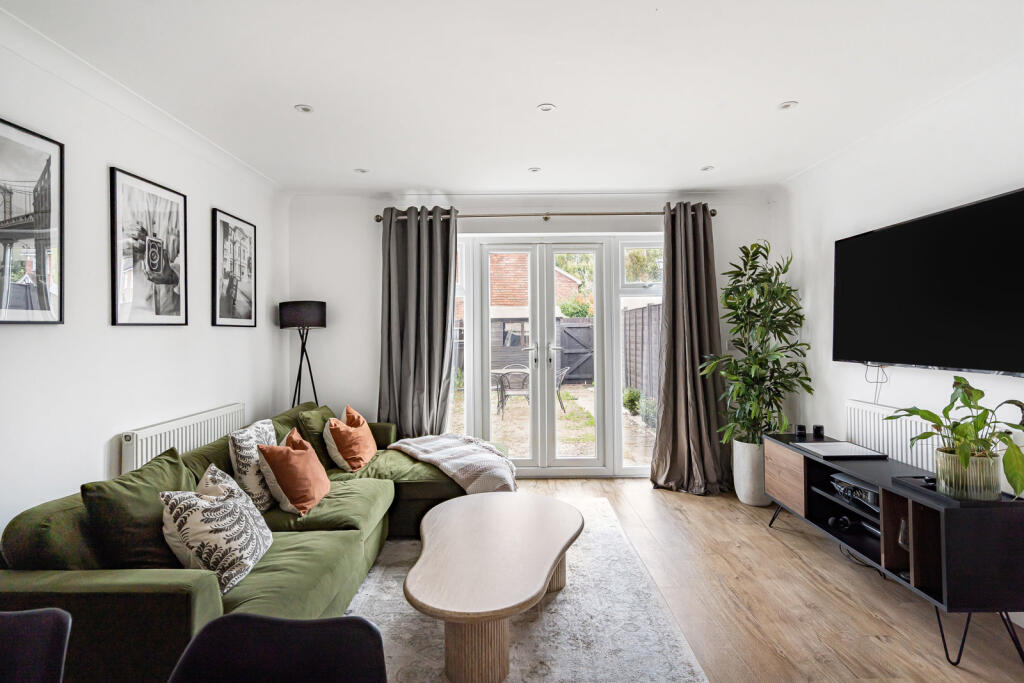 House in Farnham - View 2