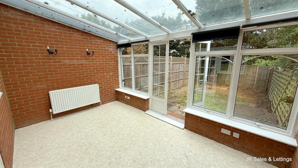 Tolmers Road, Cuffley photo 3