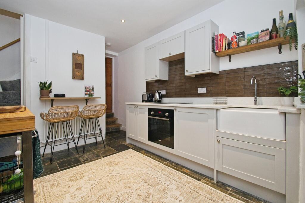 Swan Street, Llantrisant, PONTYCLUN photo 3
