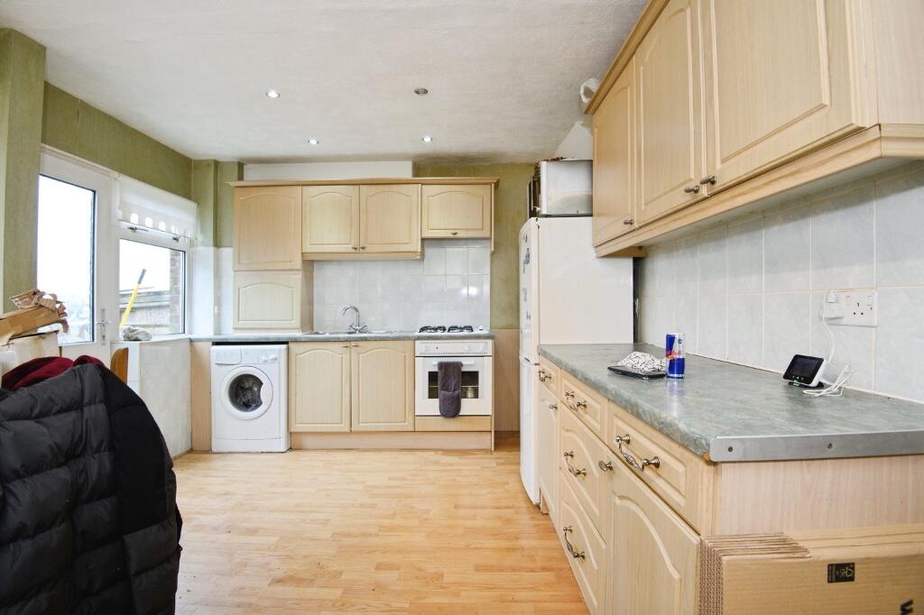 House in Bradford, West Yorkshire - View 3
