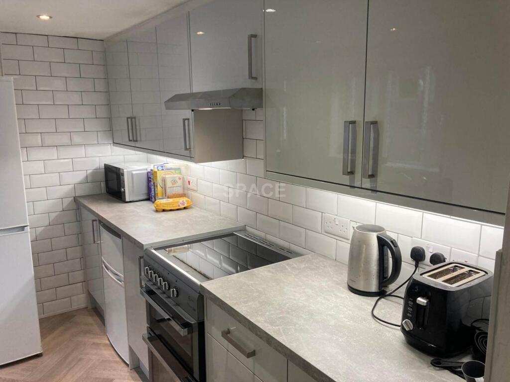 Main image of property: Donnington Gardens, Reading, Berkshire, RG1 5LZ