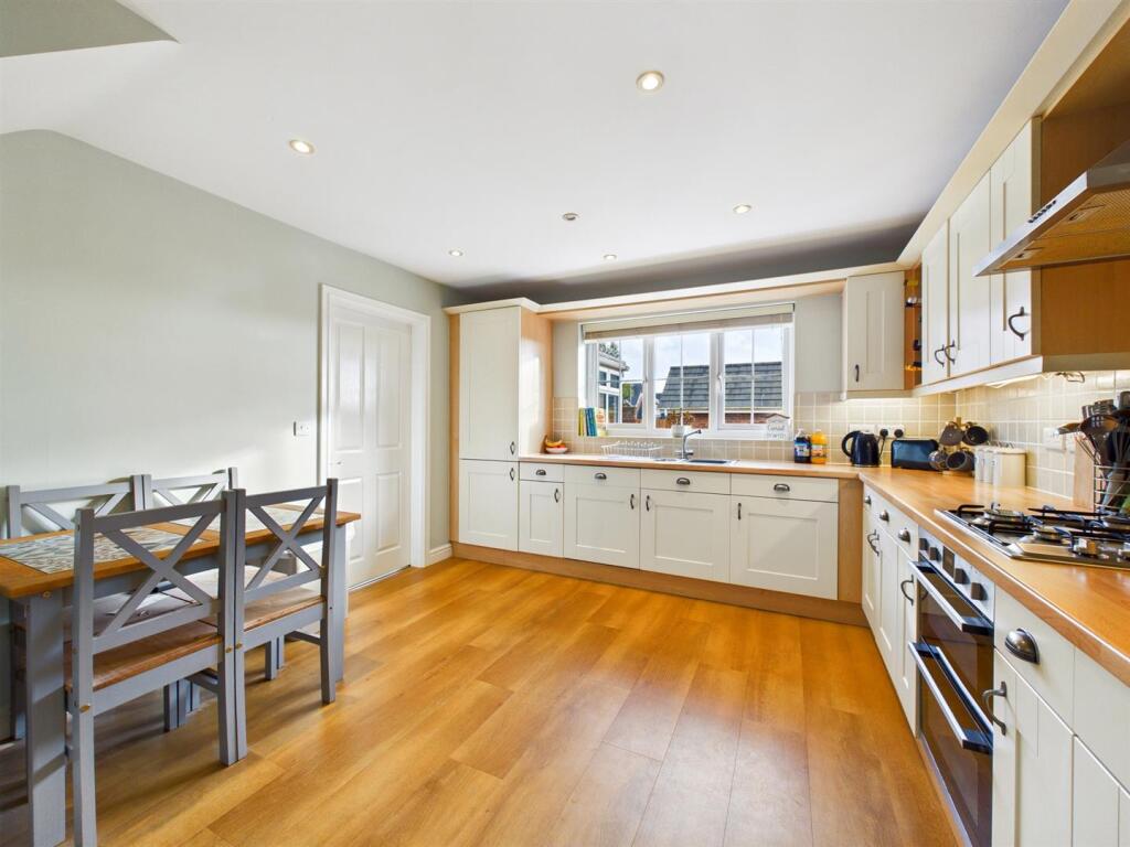 4 Parc Llwyfen, Llanymynech photo 3