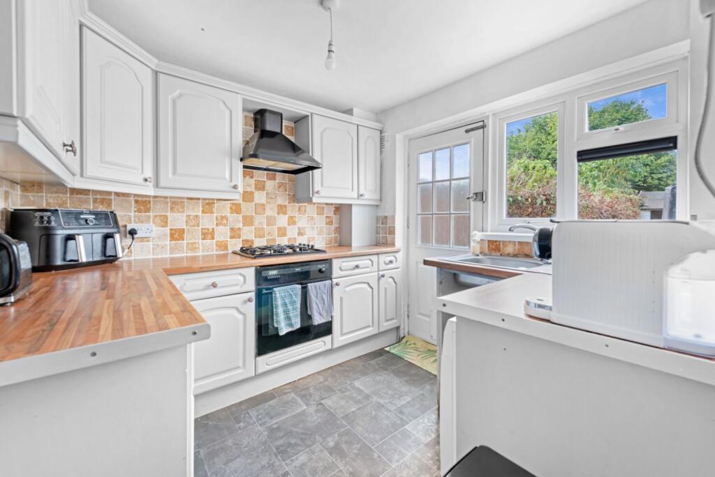 Burnham Avenue, Llanrumney, Cardiff, South Glamorgan, CF3 photo 3