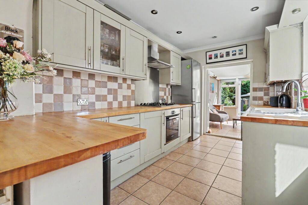 House in Elmbridge, Molesey - More