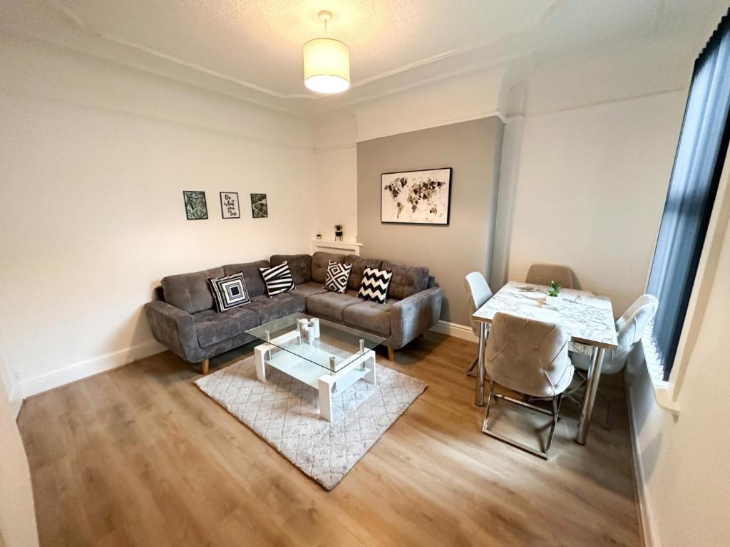 Main image of property: 38 Wenlock road, Liverpool, Merseyside, L4 2UU