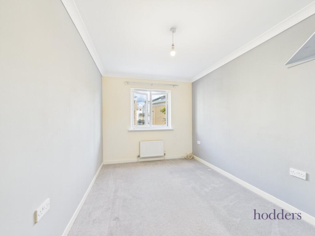 Apartment in Runnymede, Chertsey - More