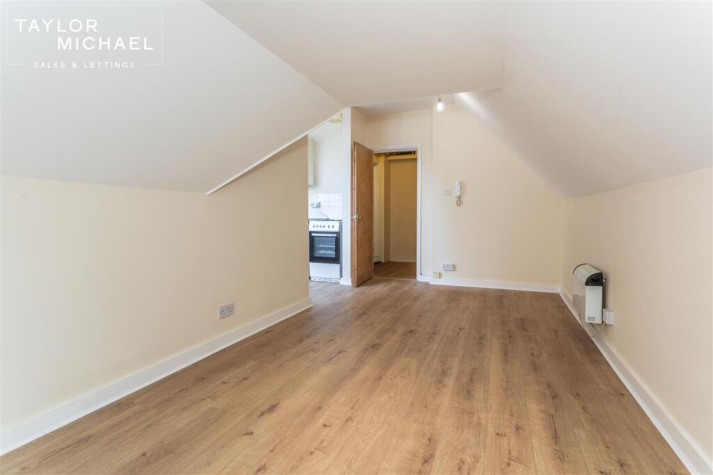 Apartment in Brighton - View 5