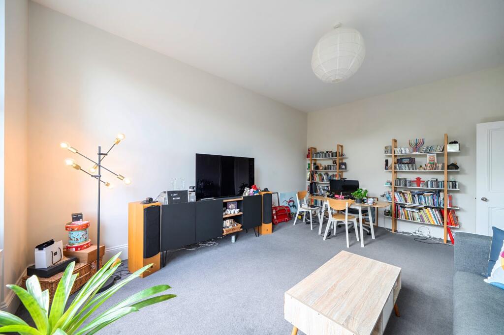 Apartment in London, Kilburn - View 4