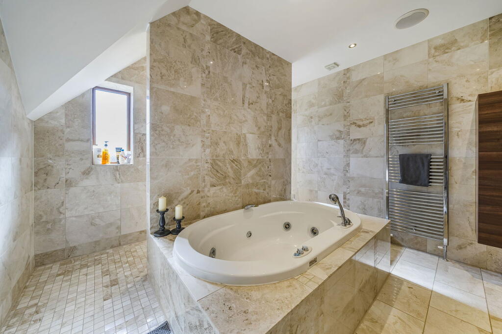 Additional image 19 of Littlebeck, Gilstead Lane, Bingley, BD16 3LN