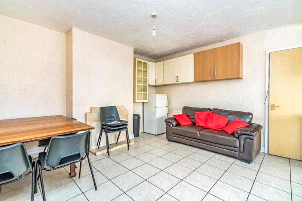 Kitchener Road, Southampton, Hampshire, SO17 photo 2