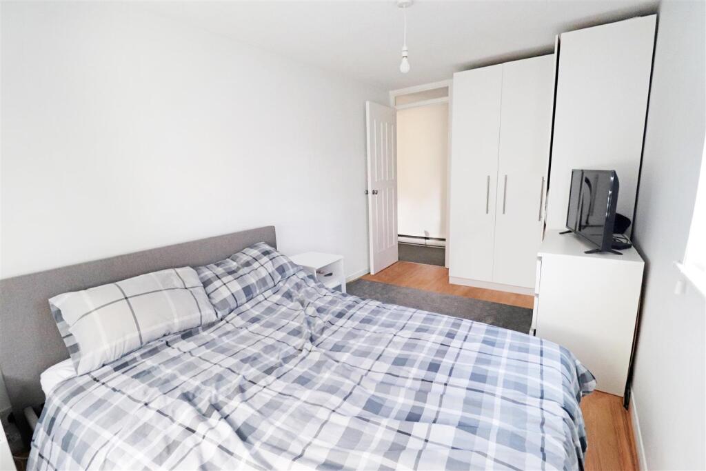 Apartment in Basildon, Queens Park, Billericay - More