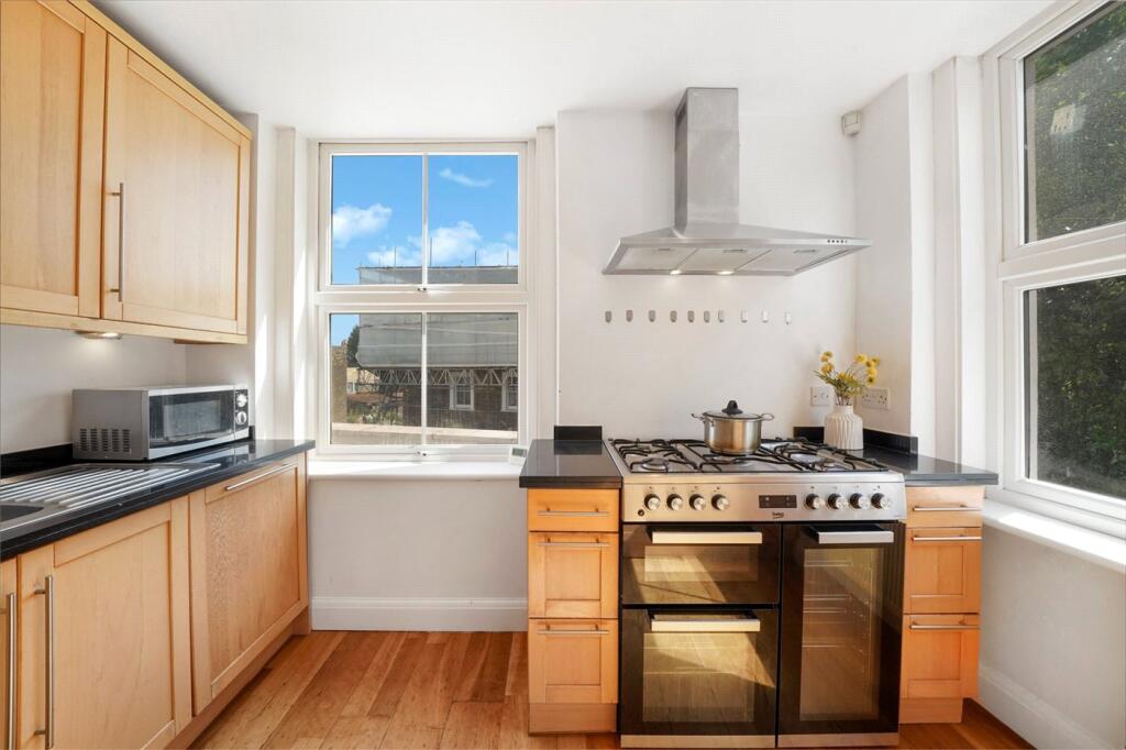 Apartment in London - More