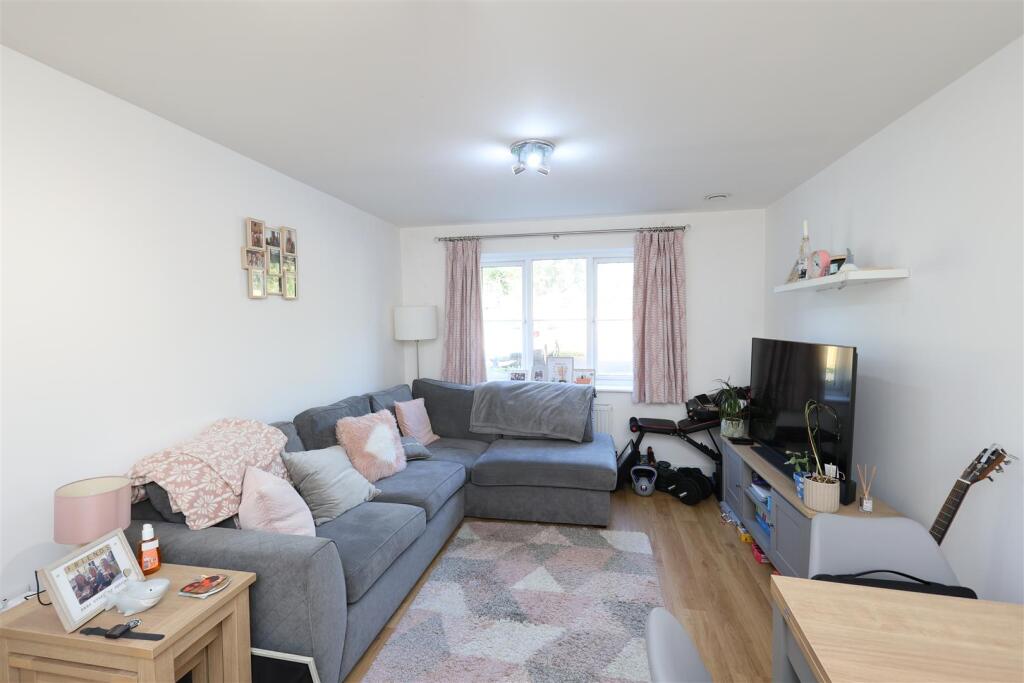 Apartment in Sevenoaks, Dunton Green - View 3
