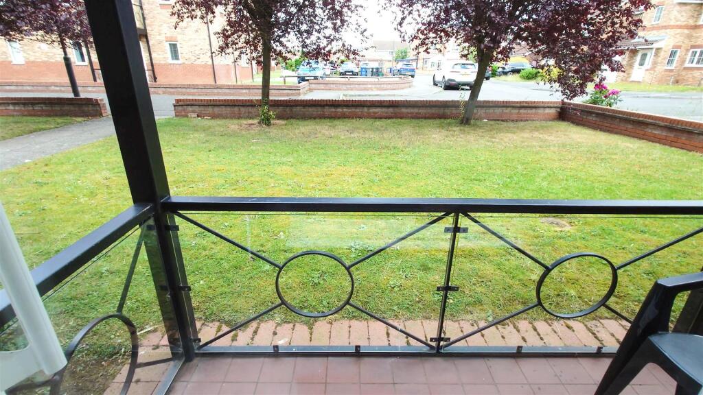 Apartment in Doncaster, Lakeside - View 3