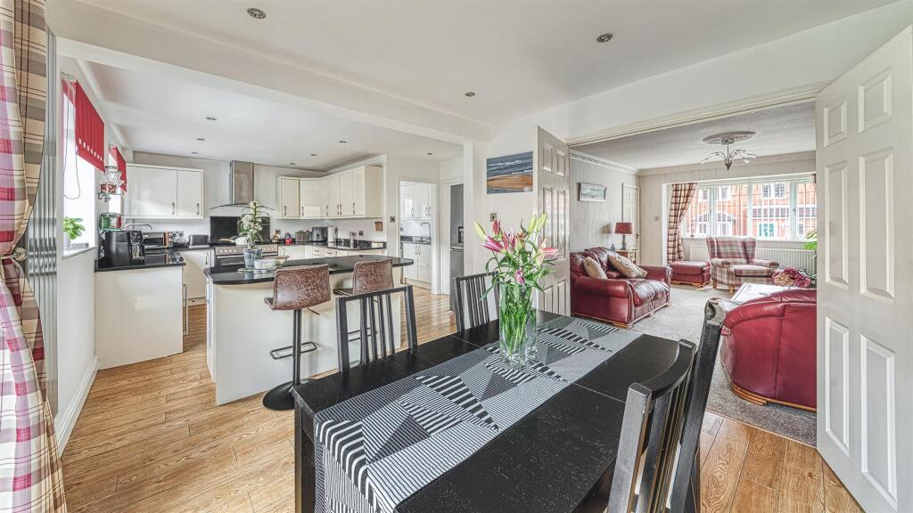 Oldbury Close, Oakwood, Derby photo 2