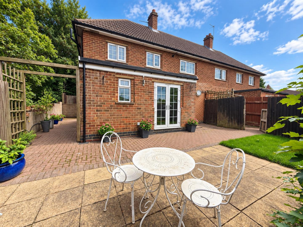 4-bed semi-detached on St. Andrews Rise, Kegworth, DE74 2DW, £275,000