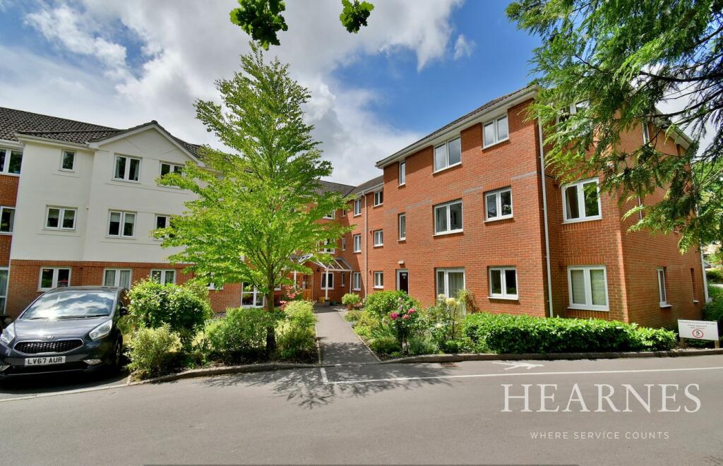 1-bed house on Ringwood Road, Ferndown, BH22, £125,000