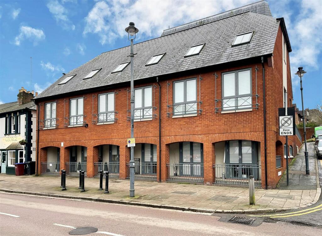 Main image of property: High Street, Berkhamsted