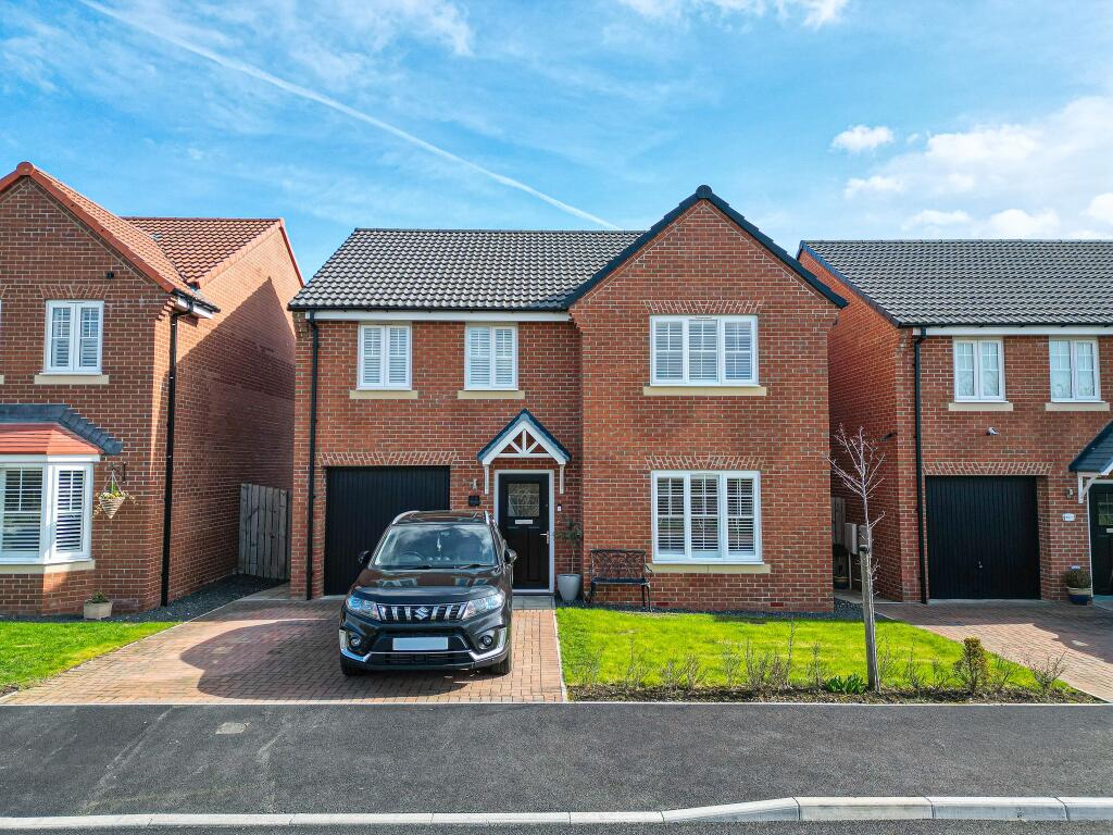 4-bed detached on Burnlands Way, Pelton Fell, Chester le Street, £325,000