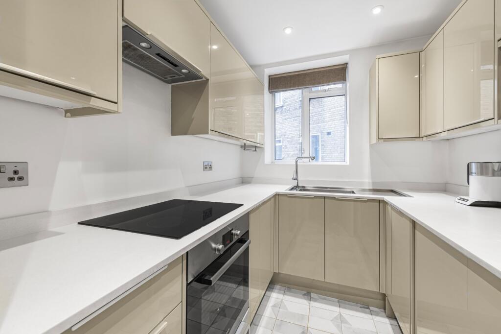 Apartment in London, City of Westminster - View 2