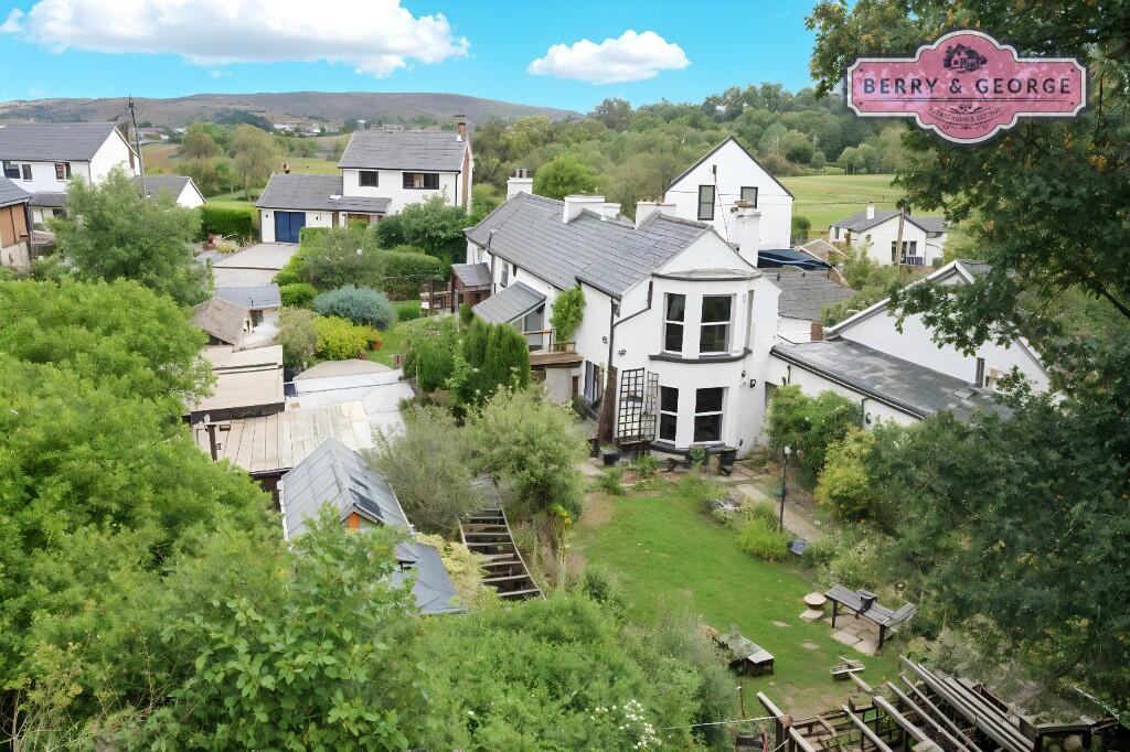 18 Wesley Road, LL11 5UY - View 3