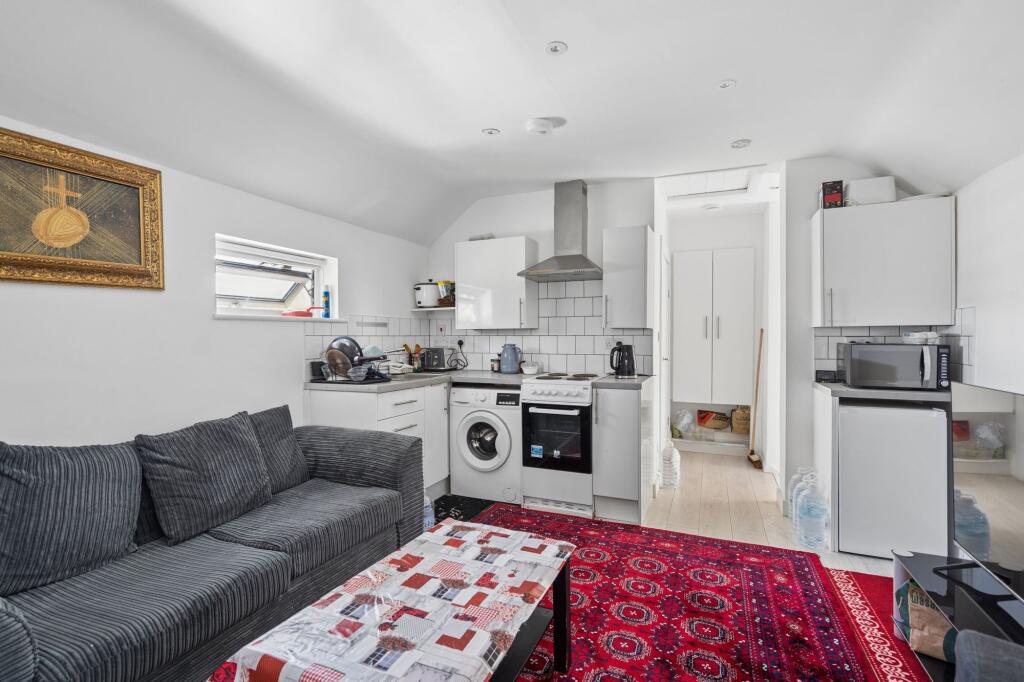 Apartment in Watford - View 3