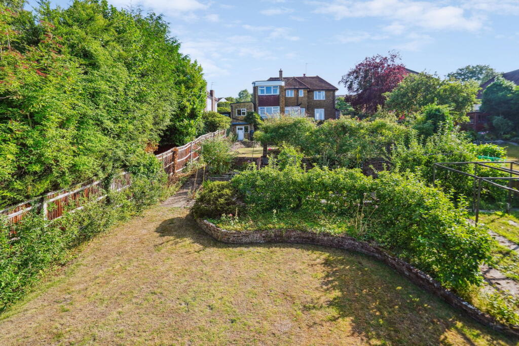 Woodwaye, Watford, WD19 photo 4