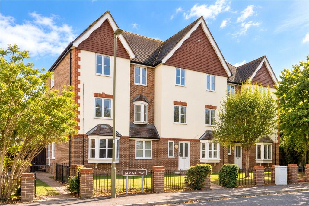 2-bed flat on Tamar Way, Didcot, Oxfordshire, OX11, £215,000
