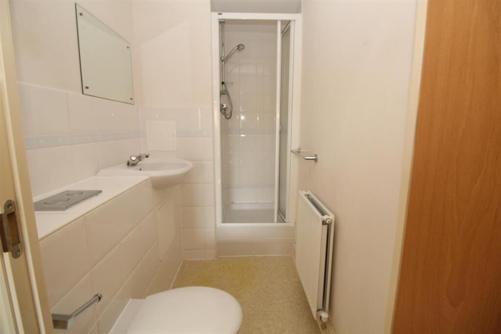 Apartment in Crawley, West Sussex - More