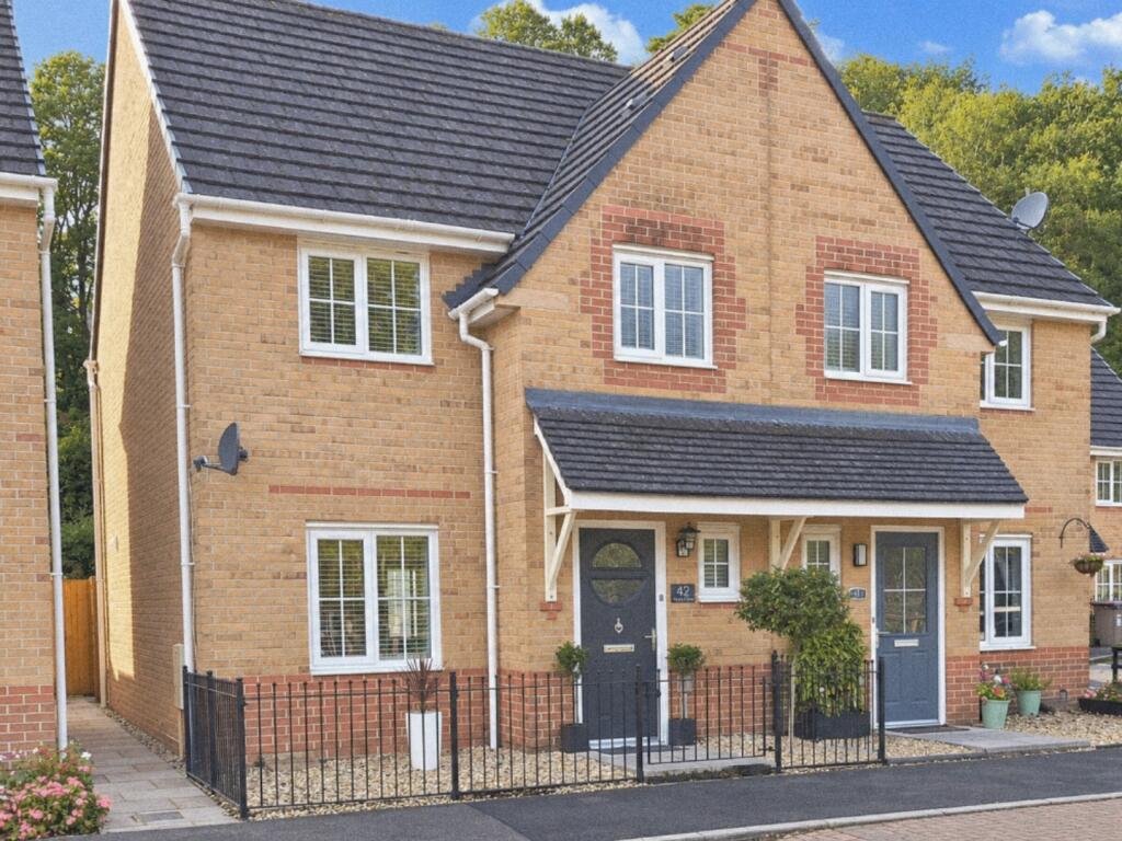 3-bed semi-detached on Mill-race, Abercarn, Caerphilly County Borough, £250,000