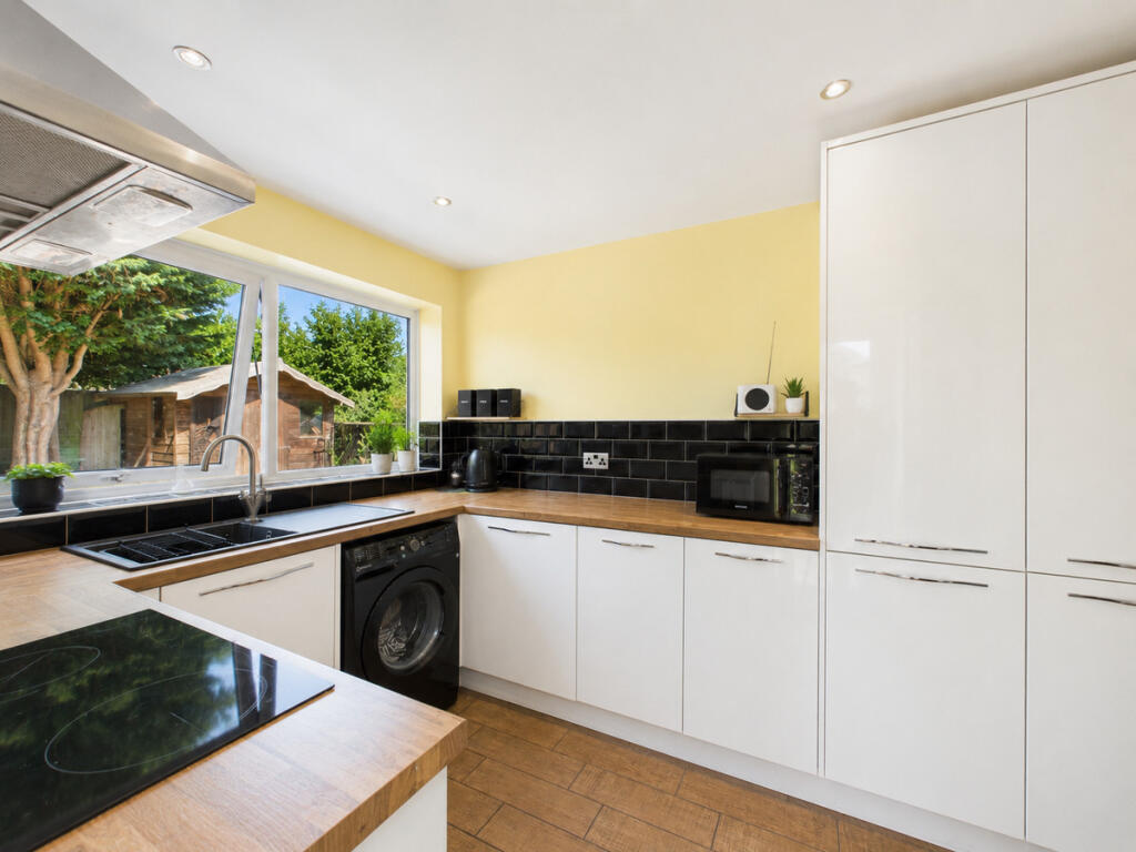 House in Southend-on-Sea - More