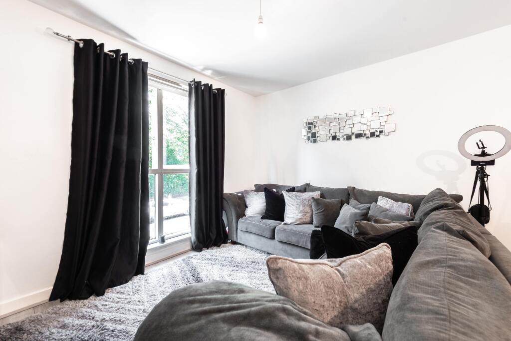 Apartment in Birmingham, Lyndon Green - View 3