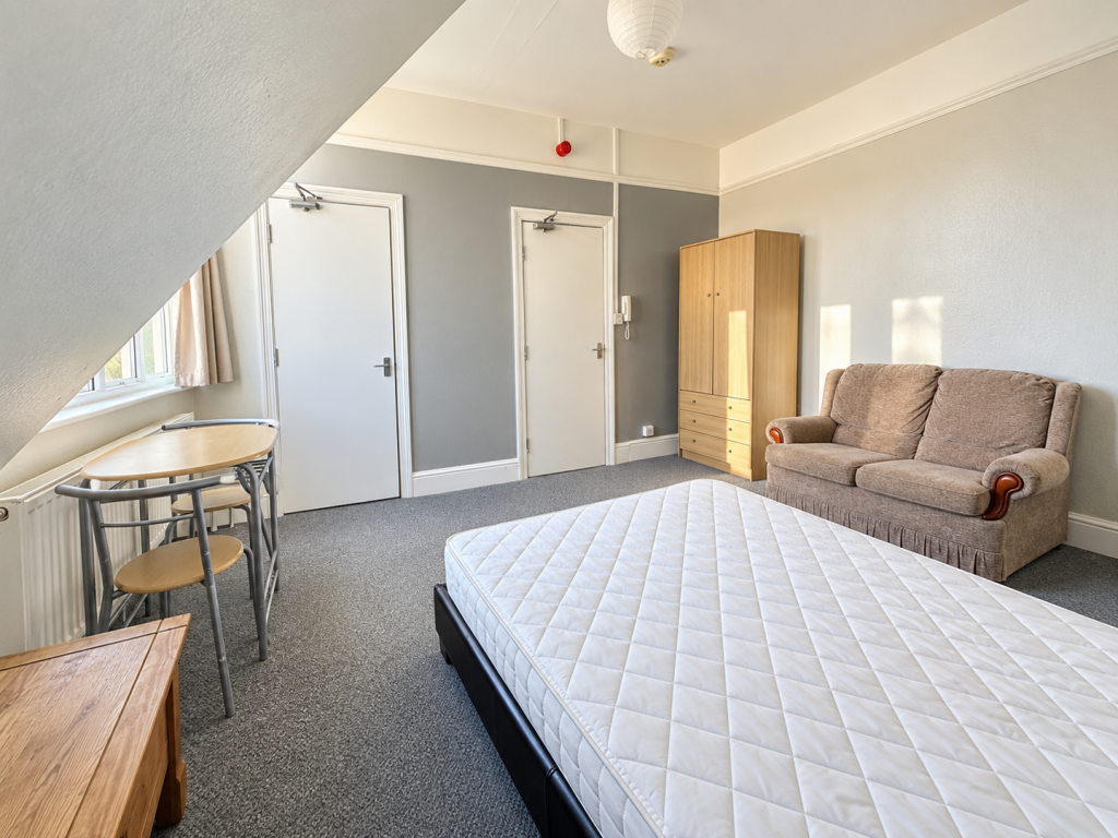 Apartment in Tonbridge - View 4