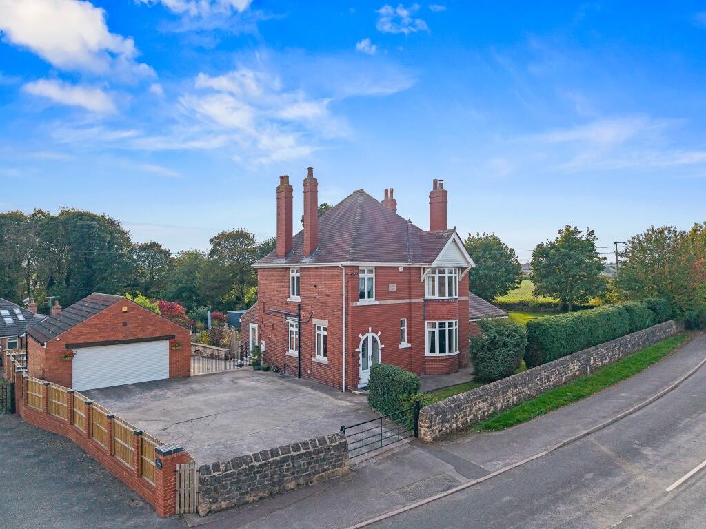 4-bed detached on Elmton Road, Creswell, S80, £450,000