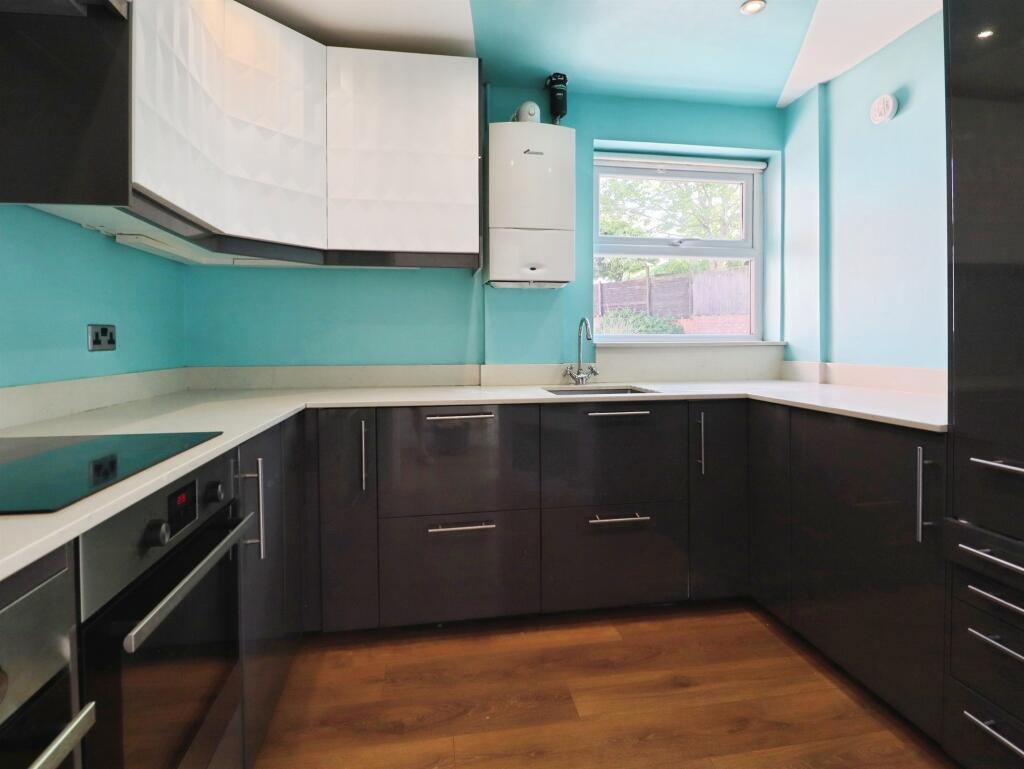 Apartment in Cardiff, Penylan - View 4