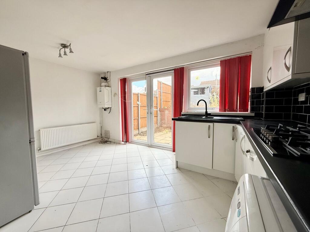 House in Luton, Hockwell Ring, Lewsey Farm - View 4
