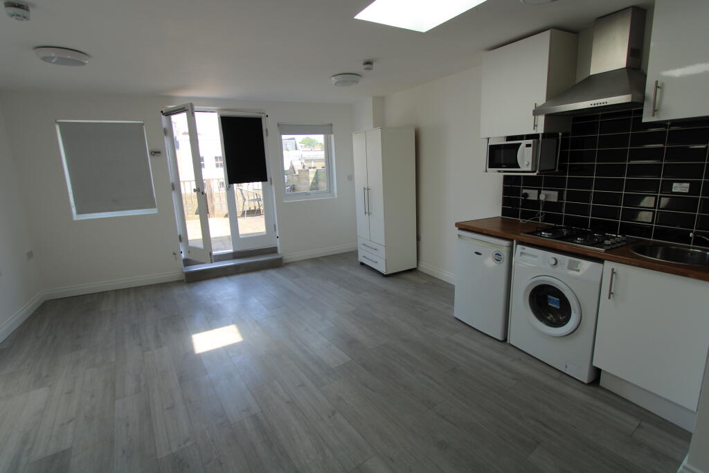Studio flat for rent