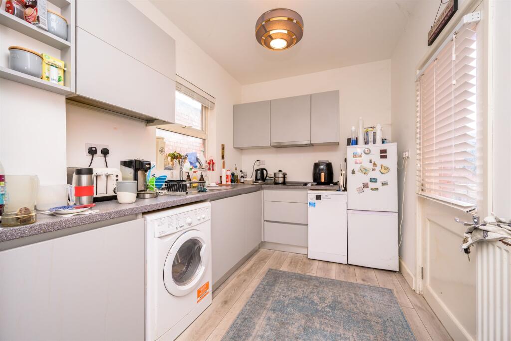 House in Kettering, Avondale - View 4