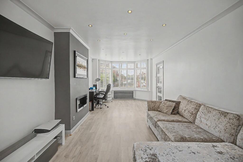 House in Trafford, Brooklands - View 2