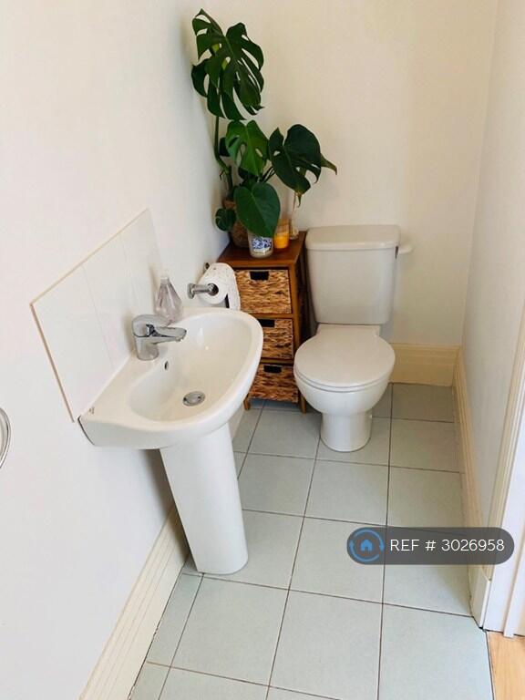 Apartment in Richmond, Kew - More