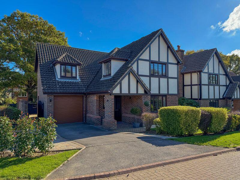 4-bed detached on Brooklynn Close, Waltham Chase, £599,950