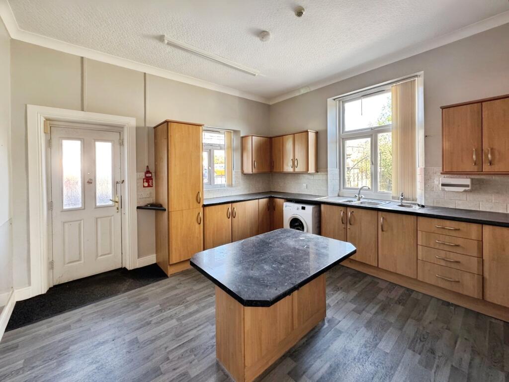 House in Wakefield - View 2