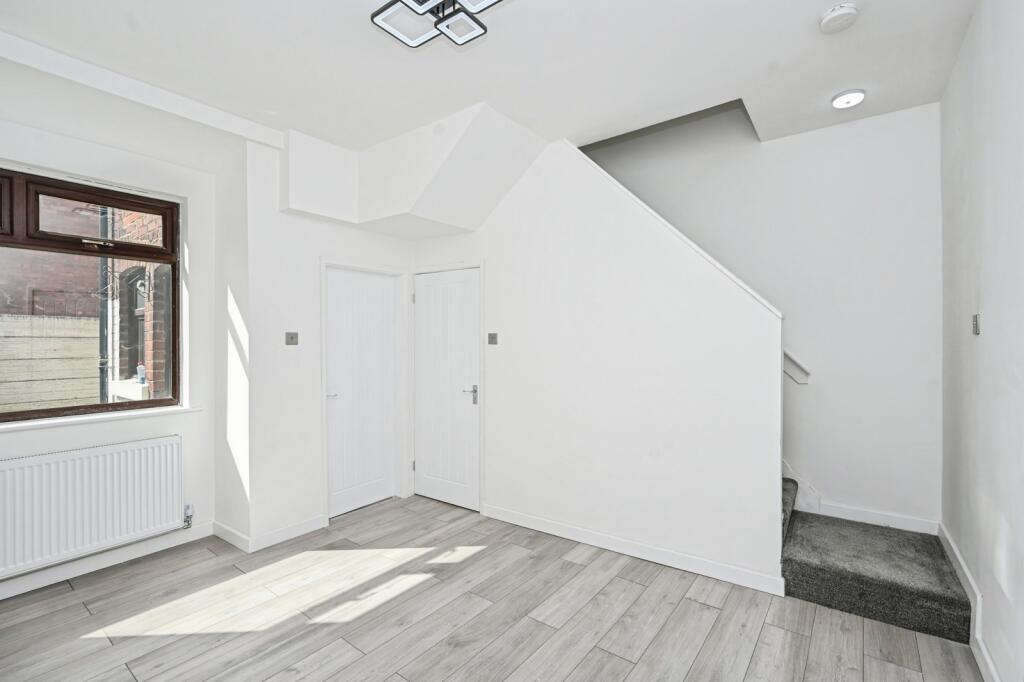 House in St Helens, Wargrave - More