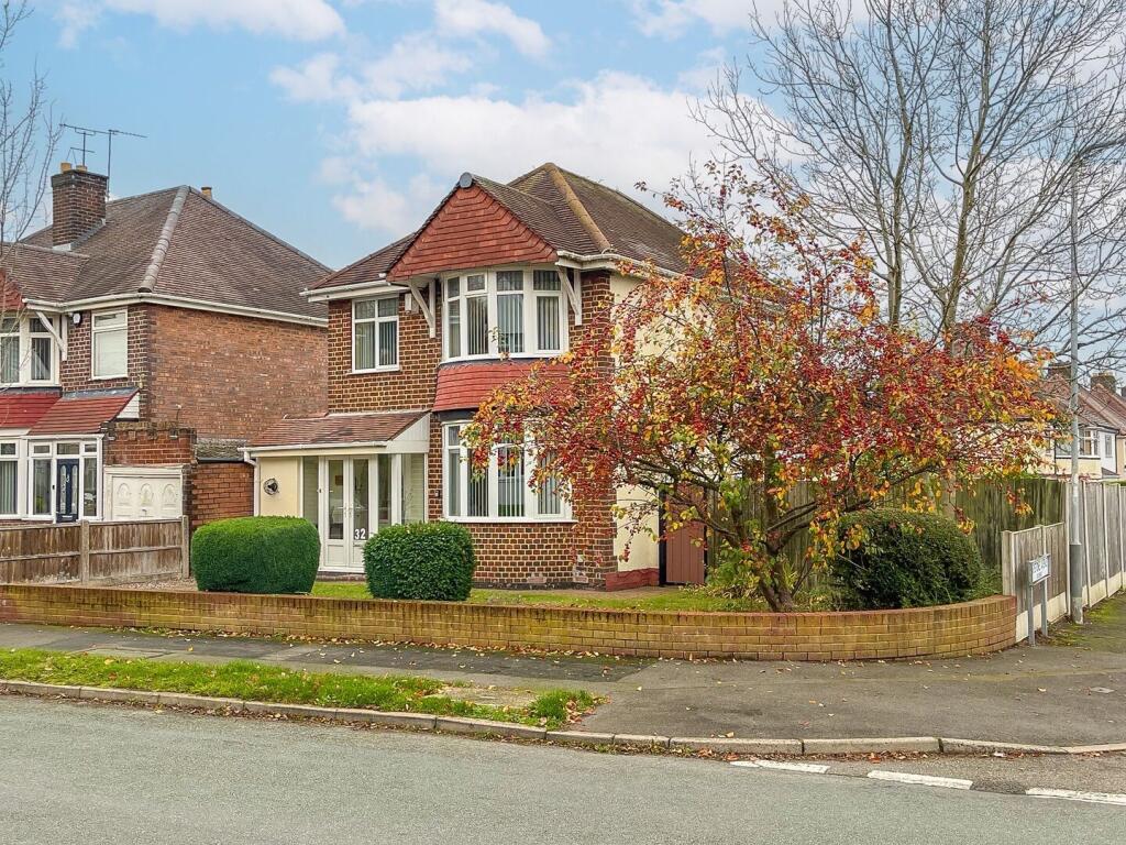 3-bed detached on Ribbesford Avenue, Wolverhampton, £315,000