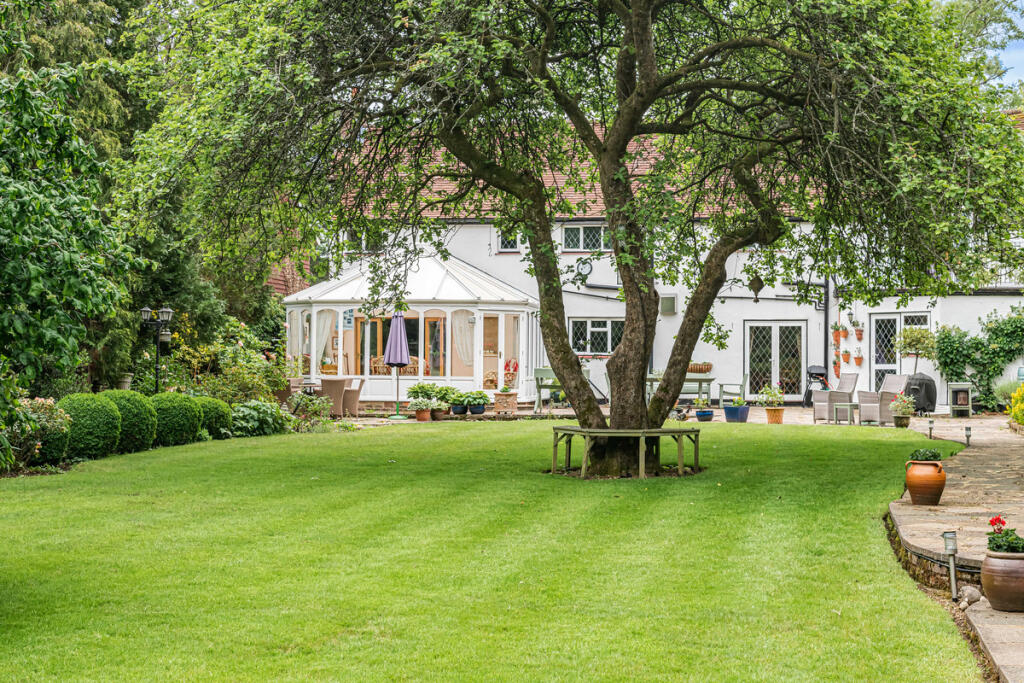 House in Reigate and Banstead, Surrey - View 5