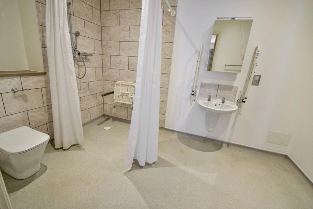 Apartment in Chatham, Medway - View 4