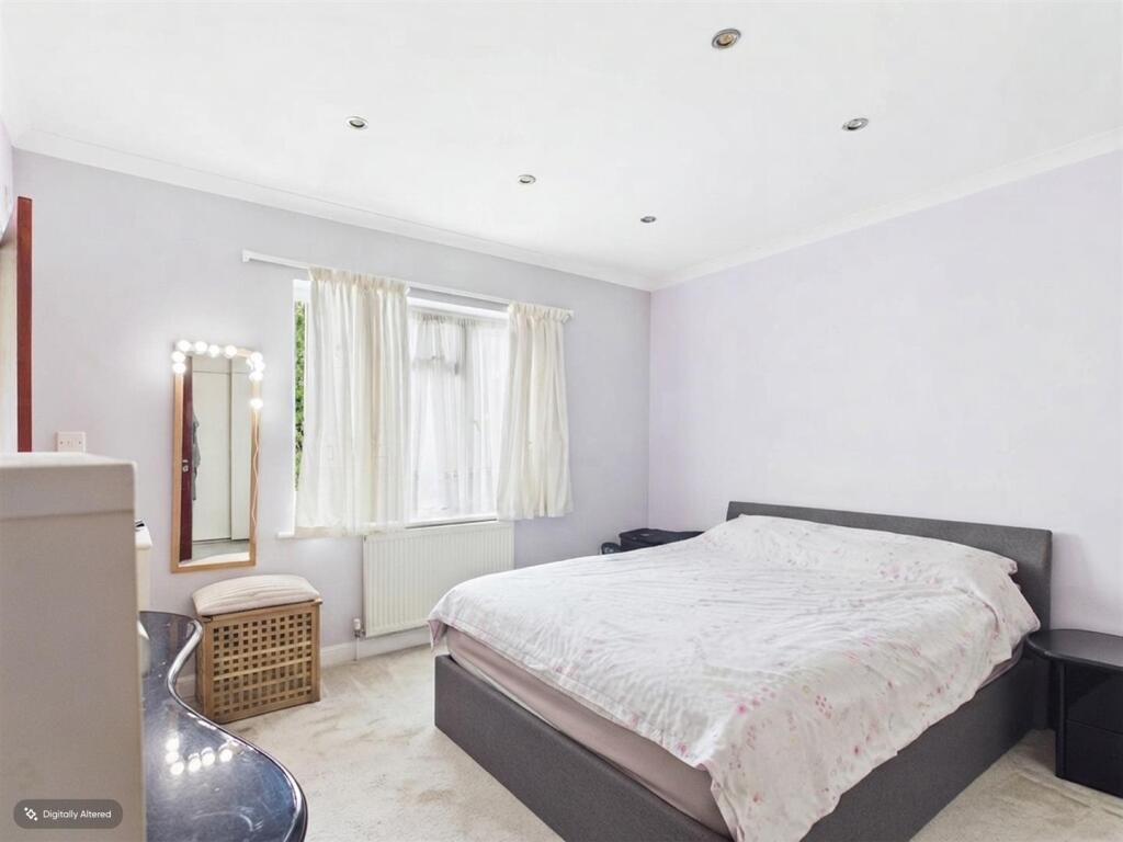 House in Harrow - View 4